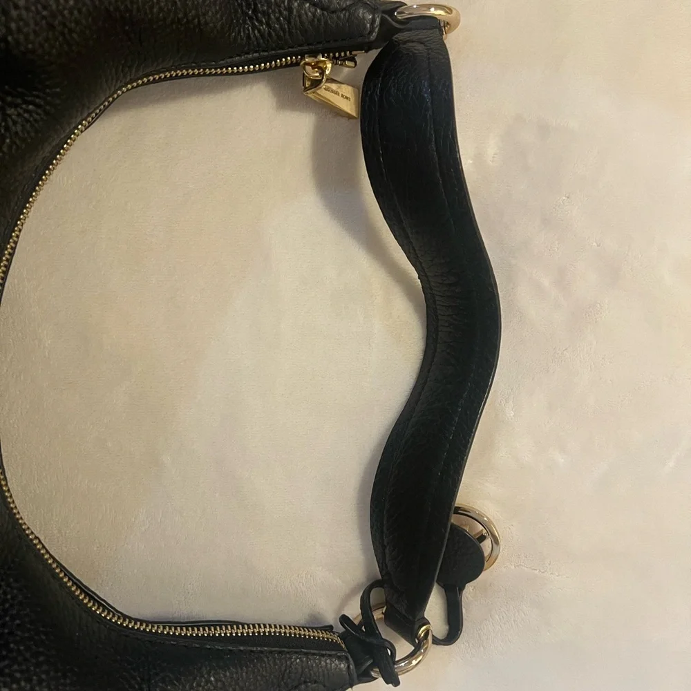 💚Michael Kors Black Leather Hobo Bag🩷